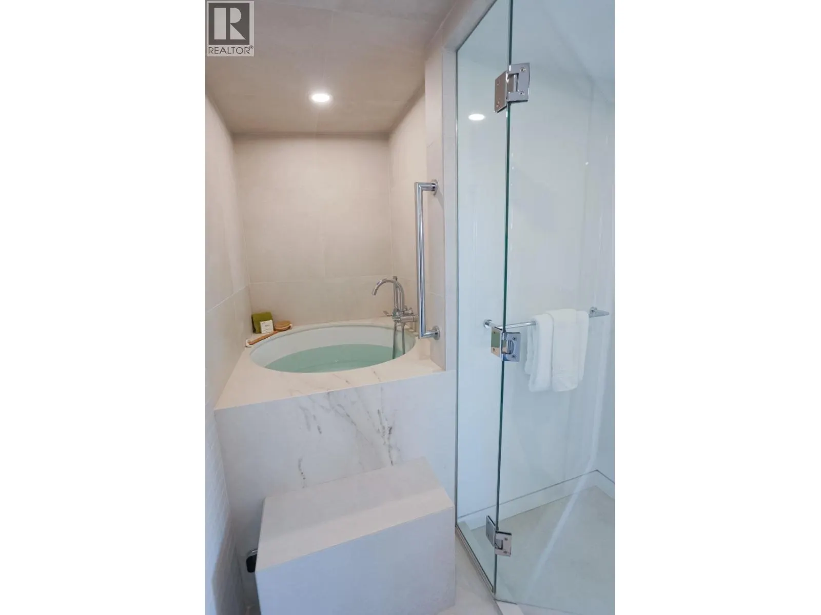 709 1490 PENNYFARTHING DRIVE
