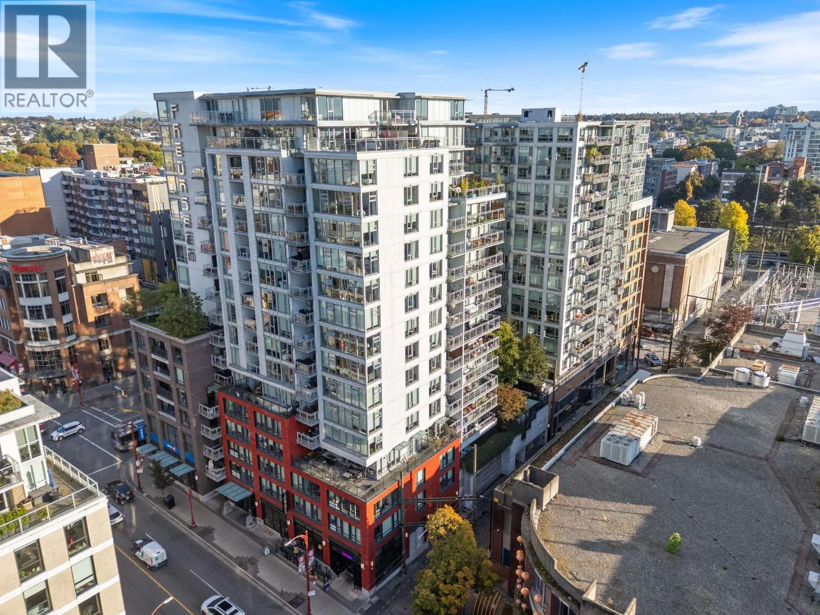PH9 188 KEEFER STREET