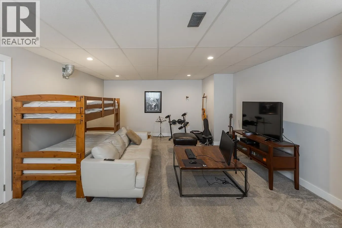 6743 VALLEYVIEW DRIVE