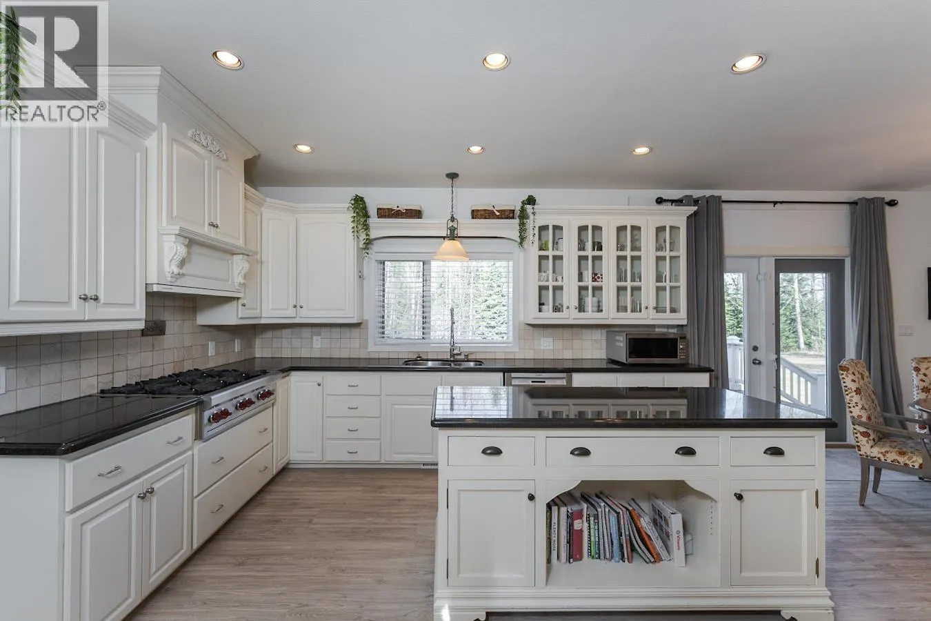 6743 VALLEYVIEW DRIVE