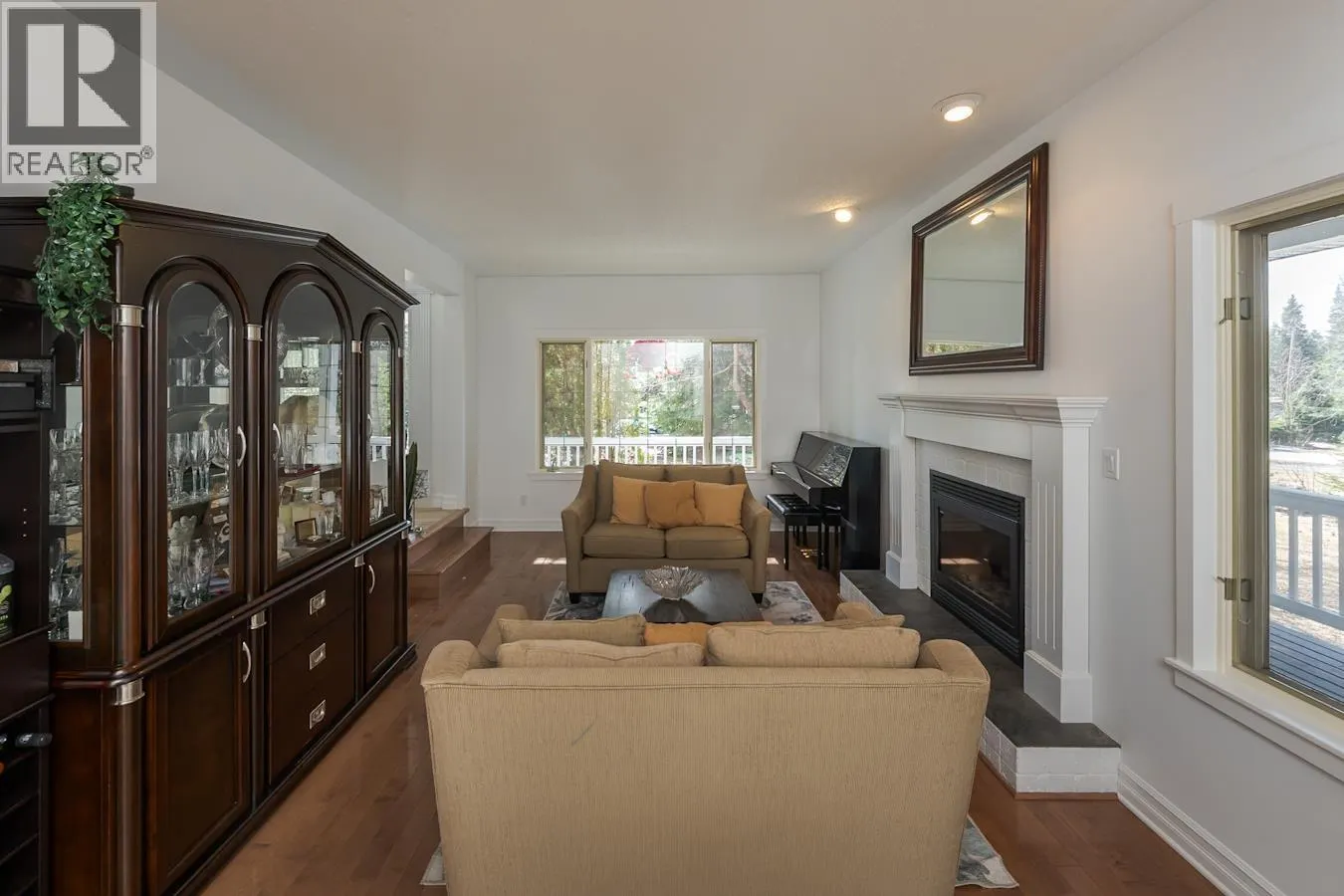 6743 VALLEYVIEW DRIVE