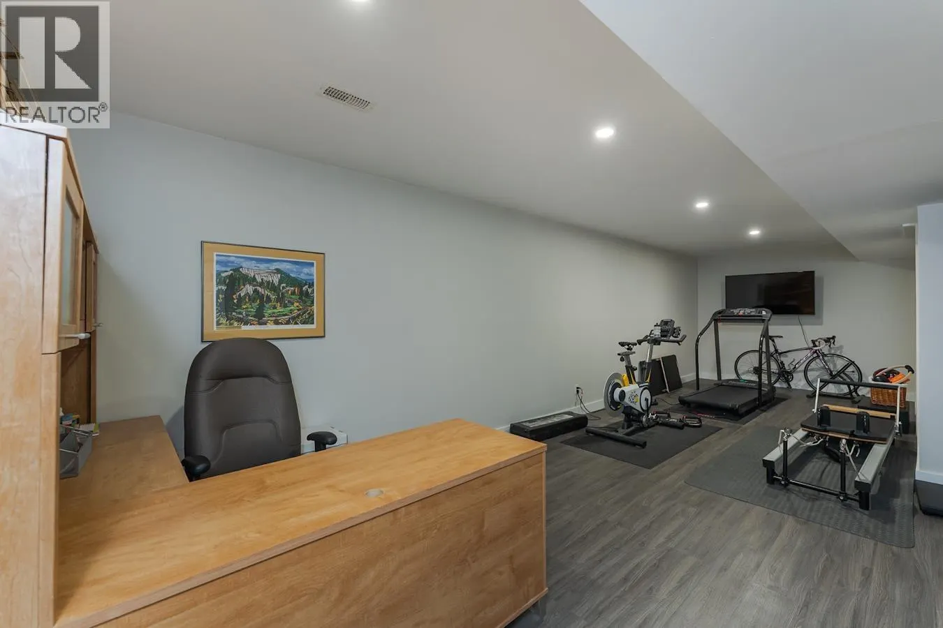 6743 VALLEYVIEW DRIVE