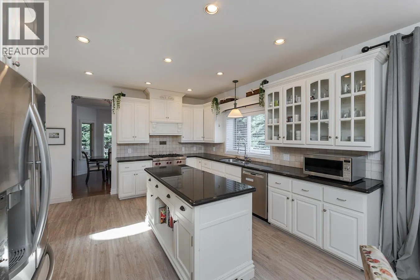 6743 VALLEYVIEW DRIVE