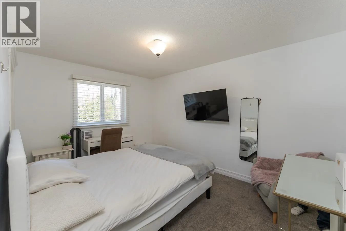 6743 VALLEYVIEW DRIVE