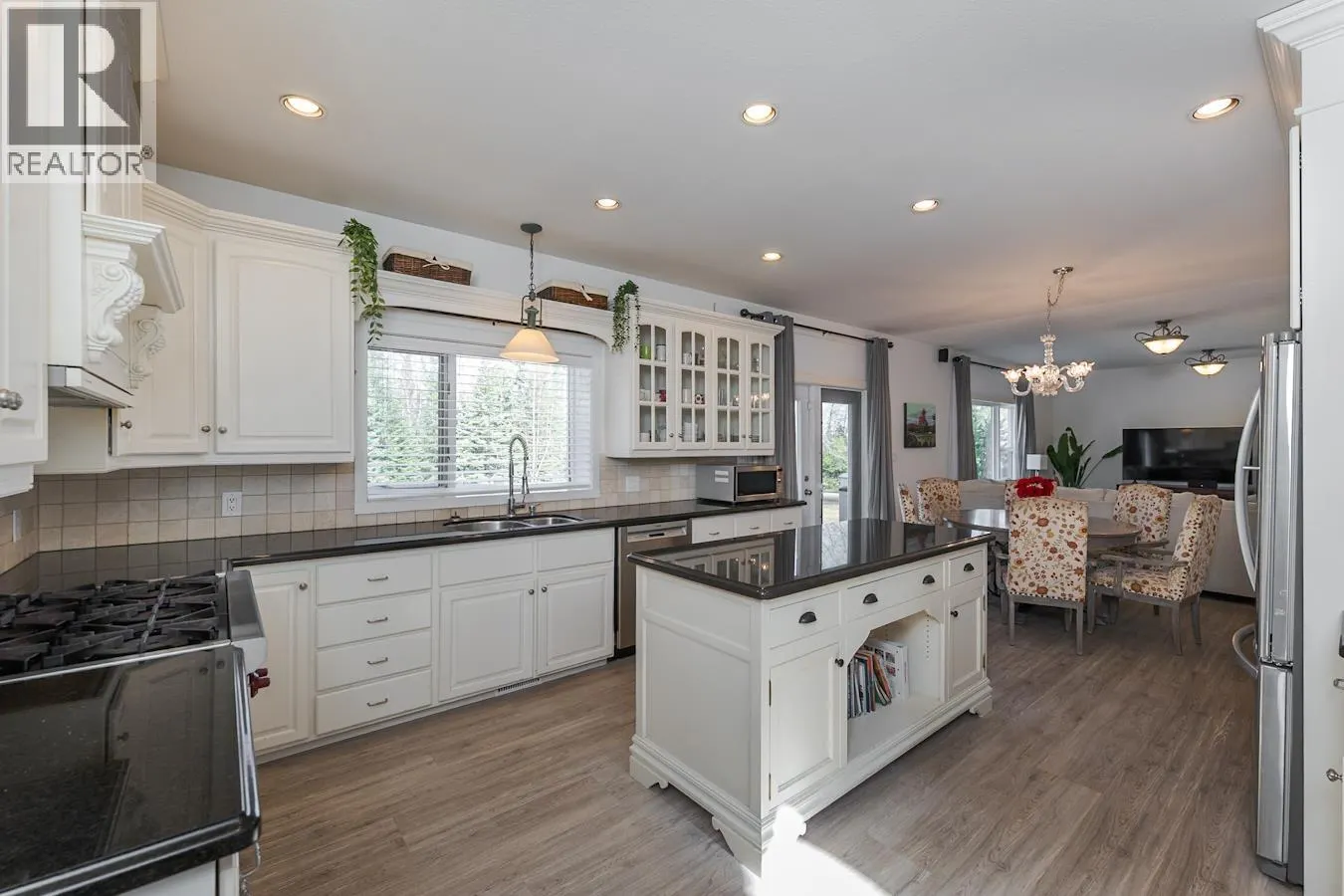 6743 VALLEYVIEW DRIVE
