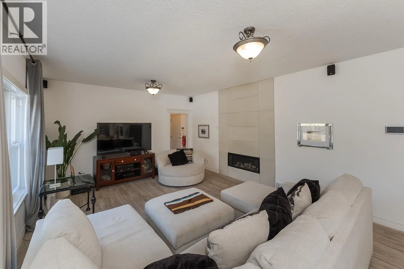 6743 VALLEYVIEW DRIVE