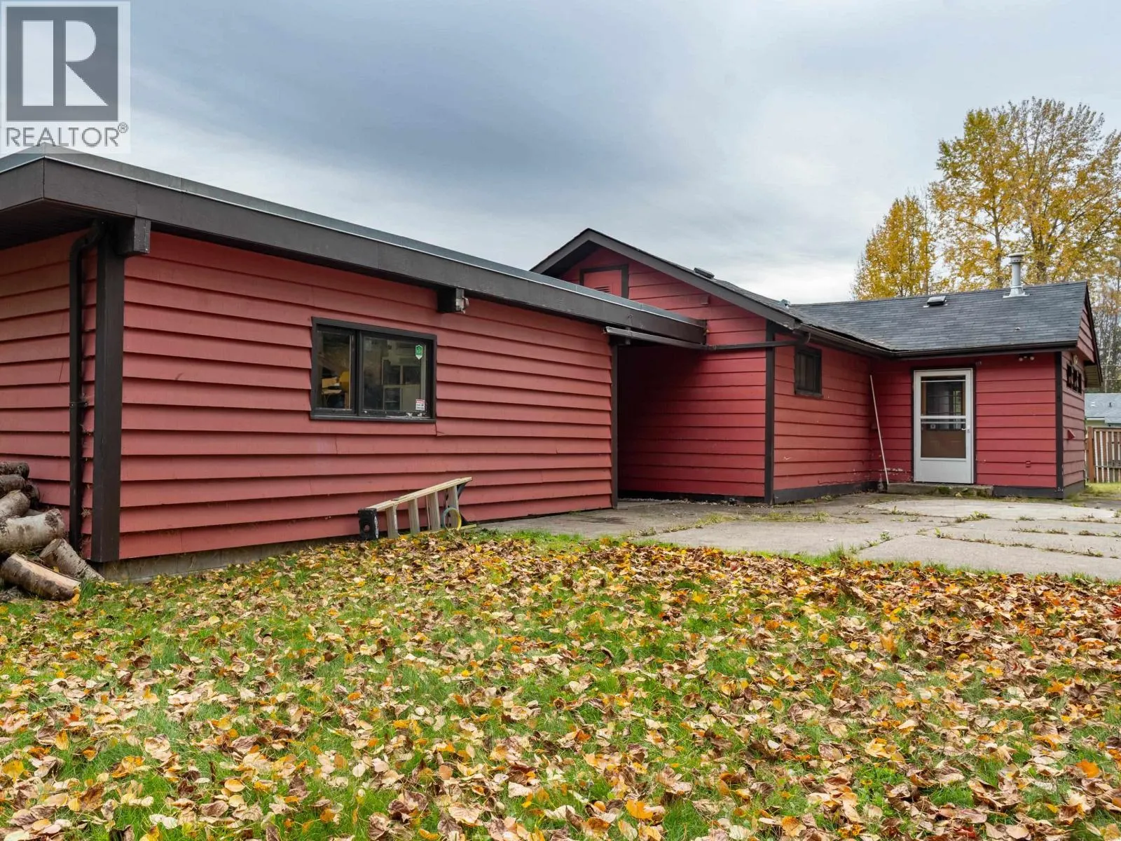 5328 COOK CRESCENT