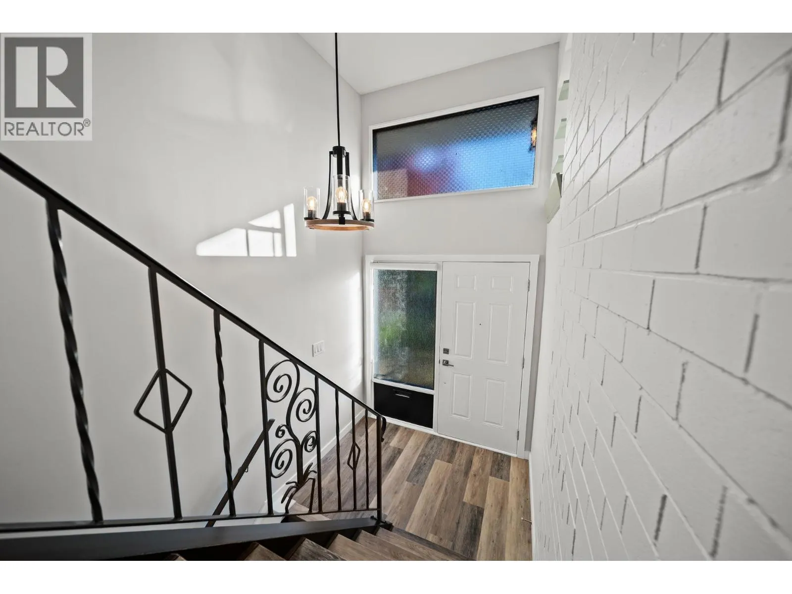 338 W 21ST STREET