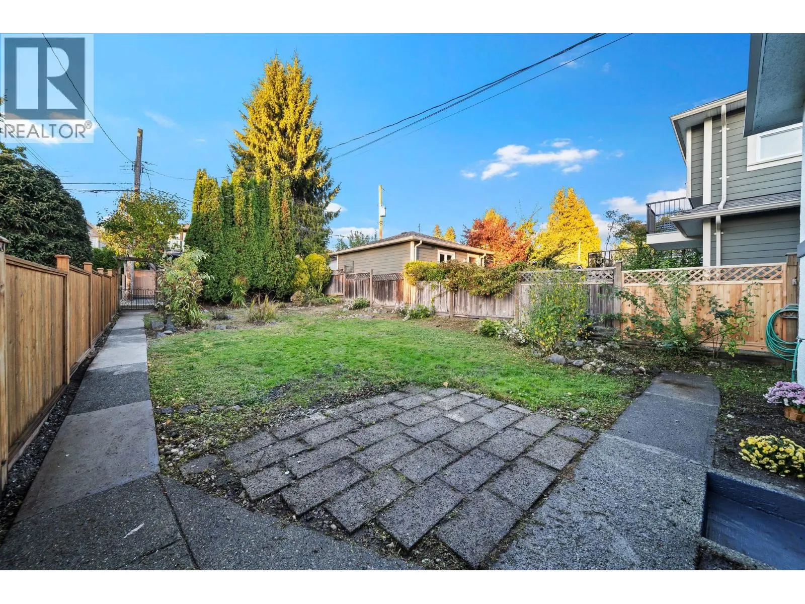 338 W 21ST STREET