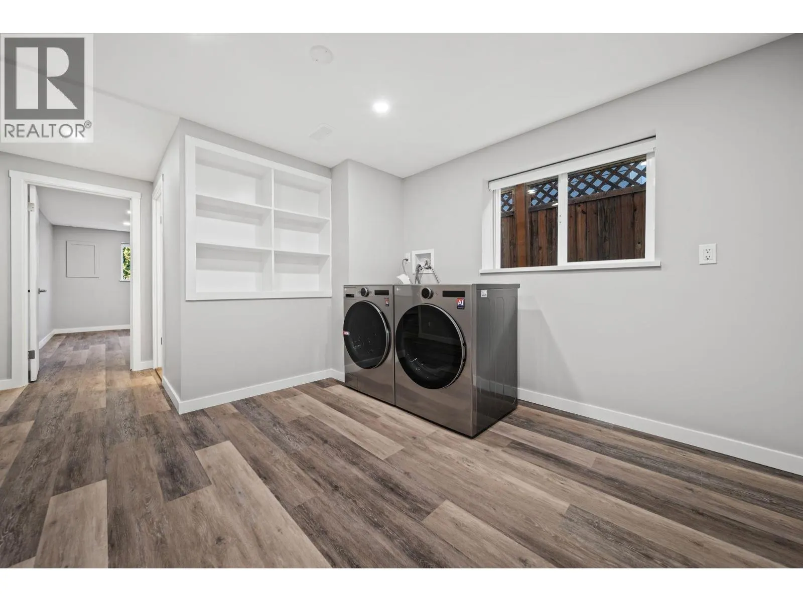 338 W 21ST STREET