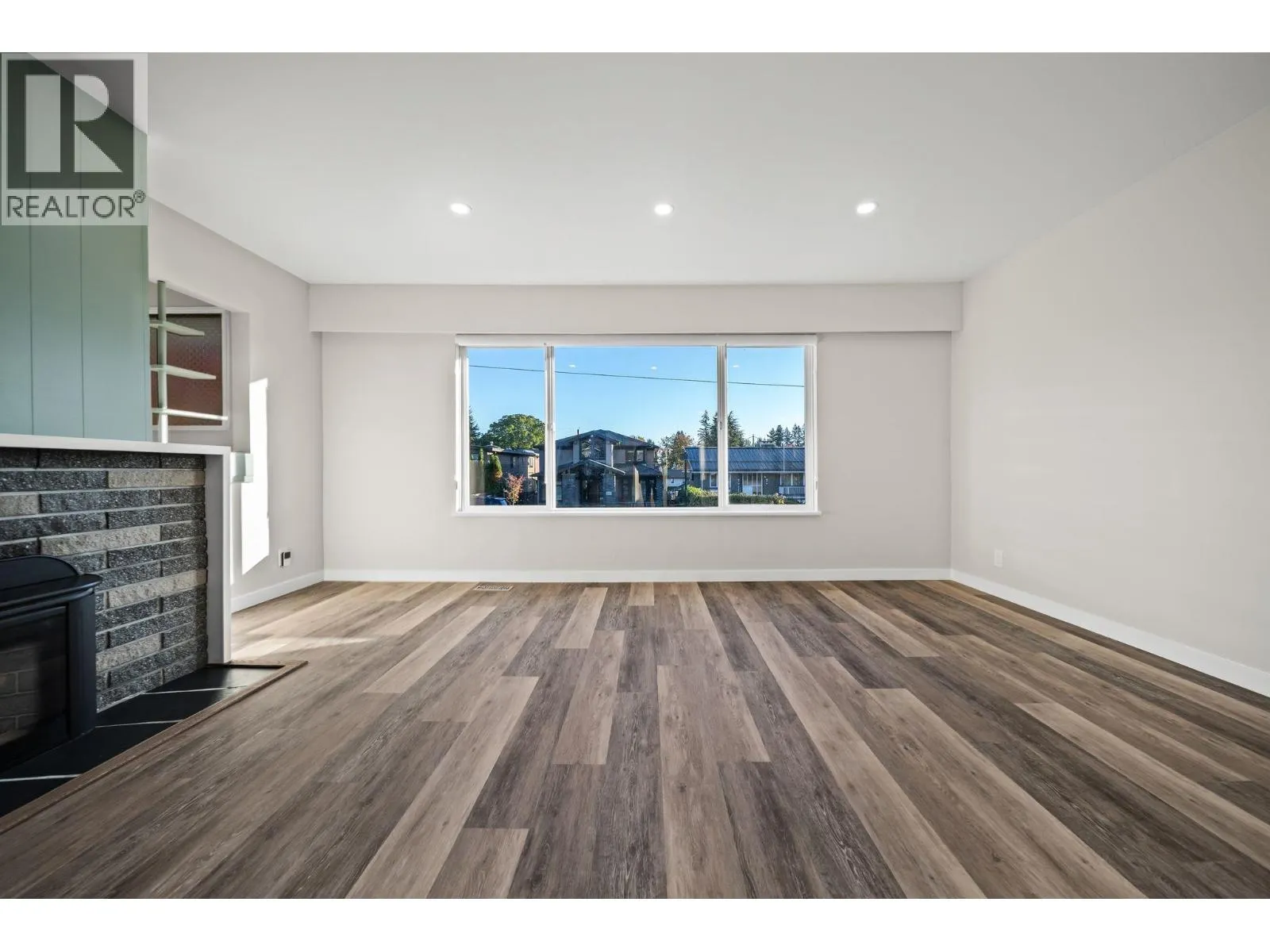 338 W 21ST STREET
