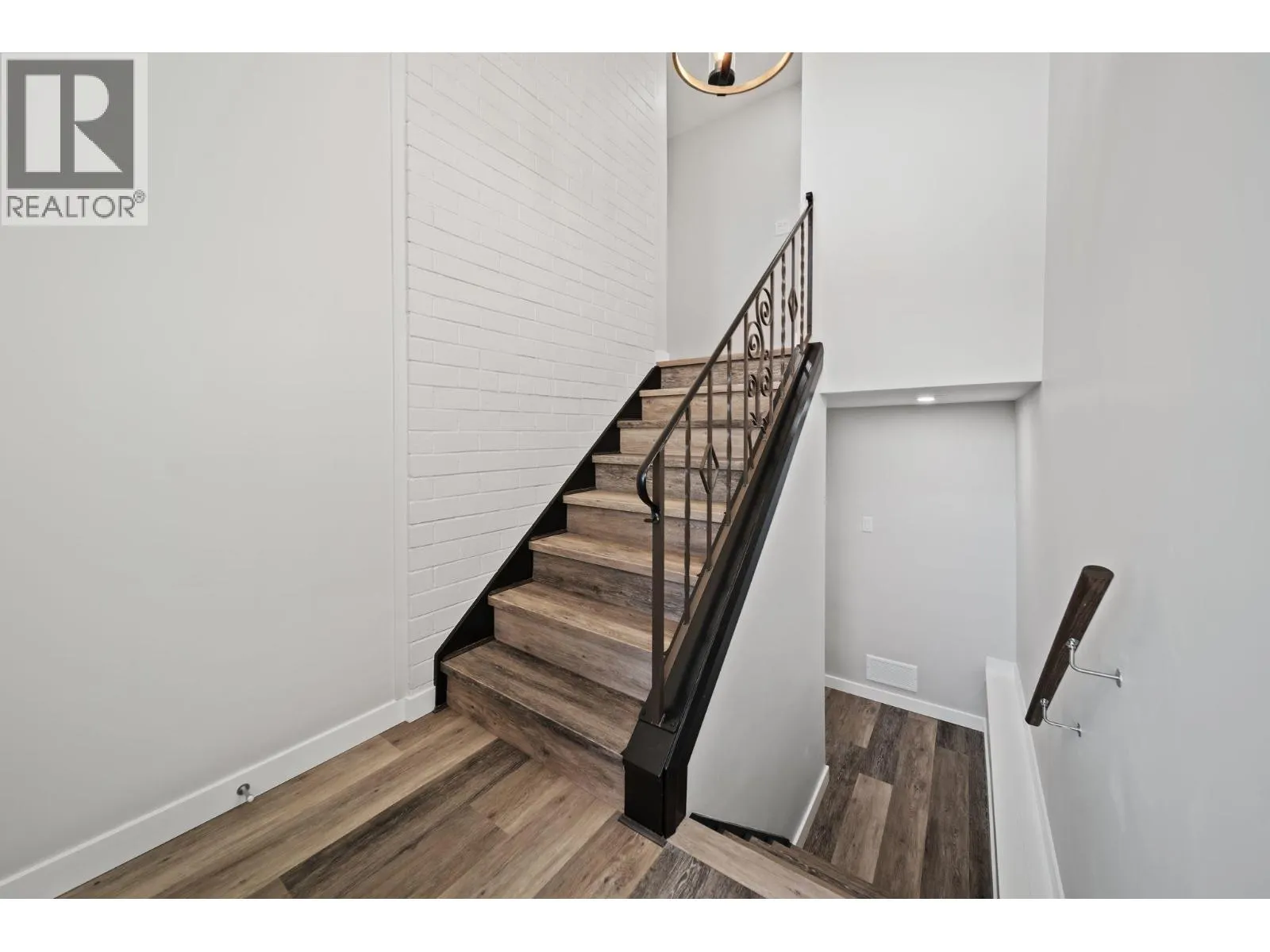 338 W 21ST STREET
