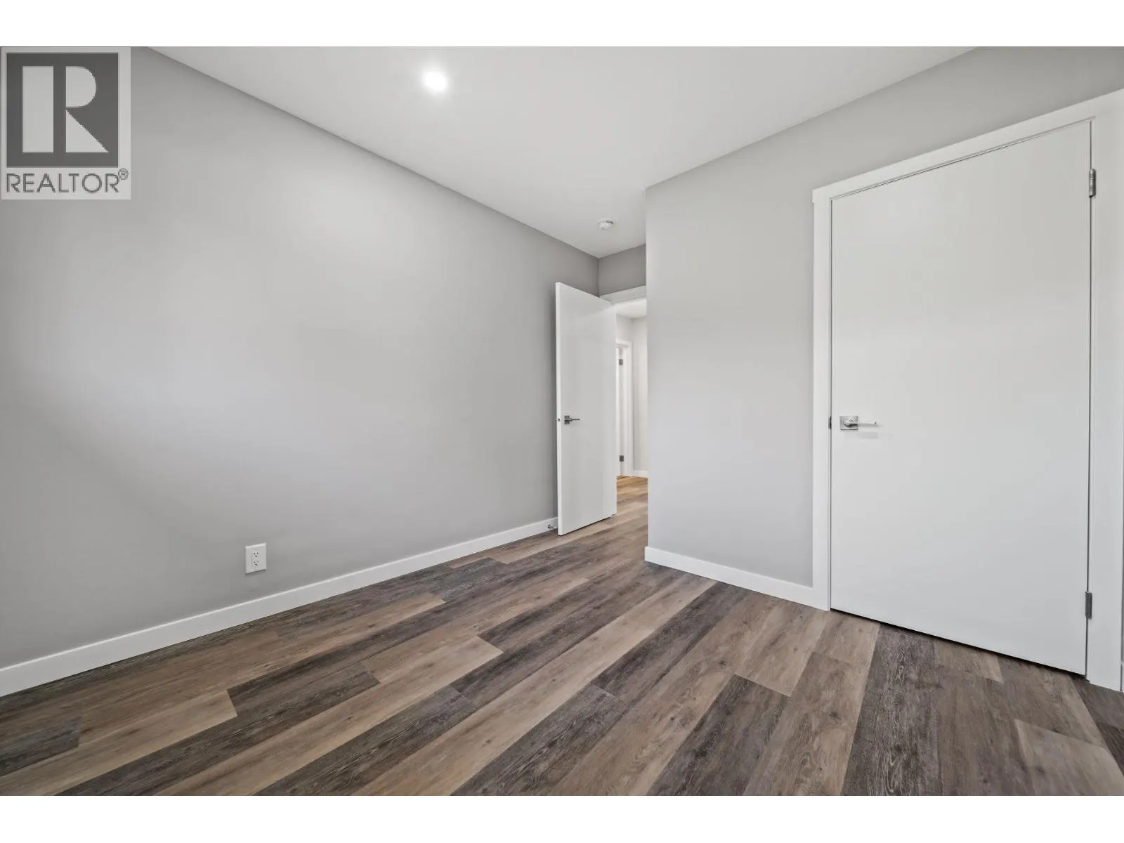 338 W 21ST STREET