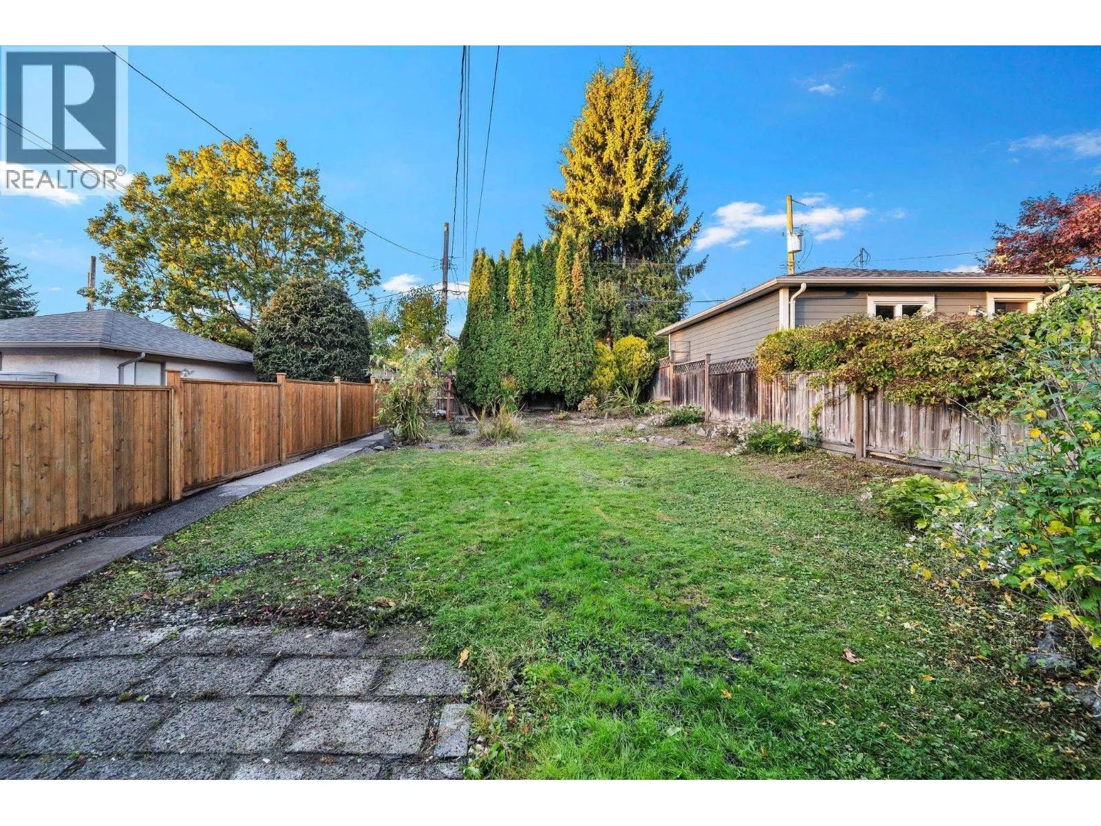 338 W 21ST STREET