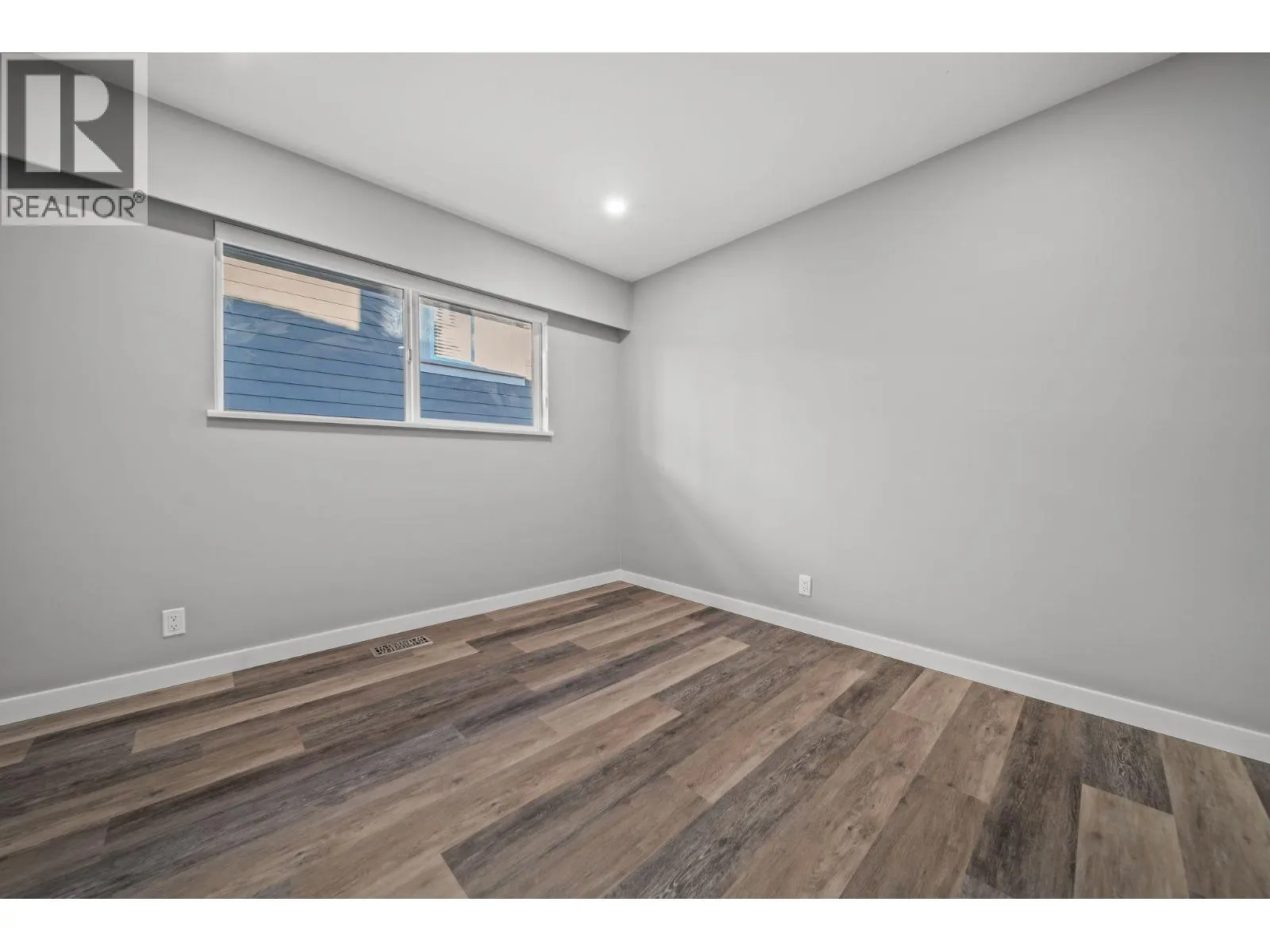 338 W 21ST STREET