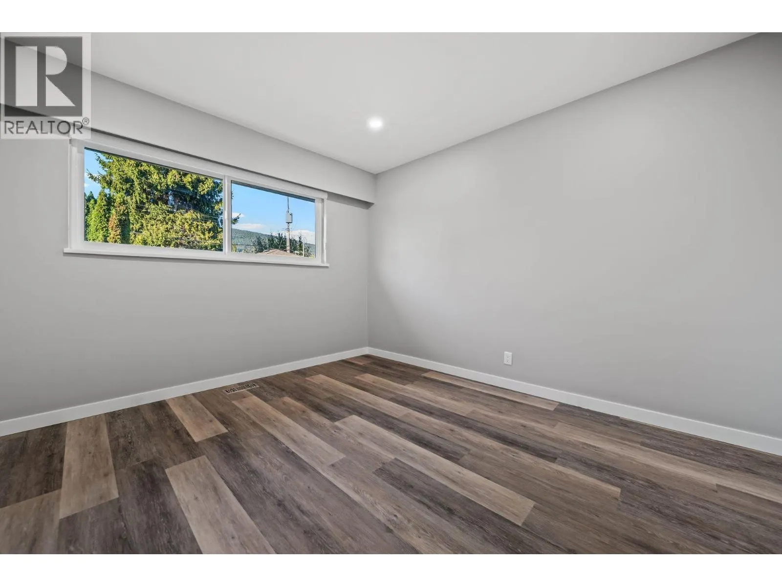 338 W 21ST STREET