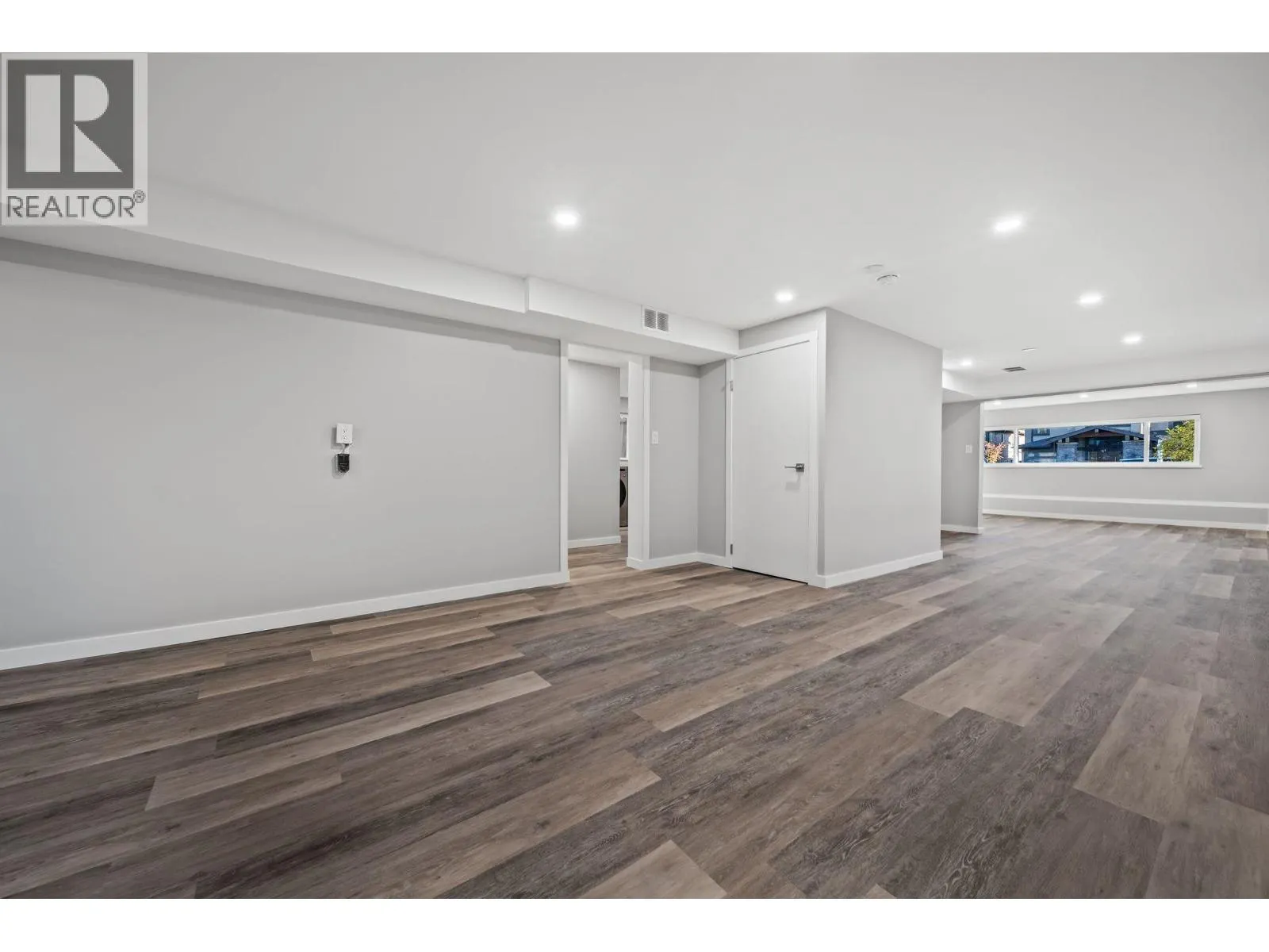 338 W 21ST STREET