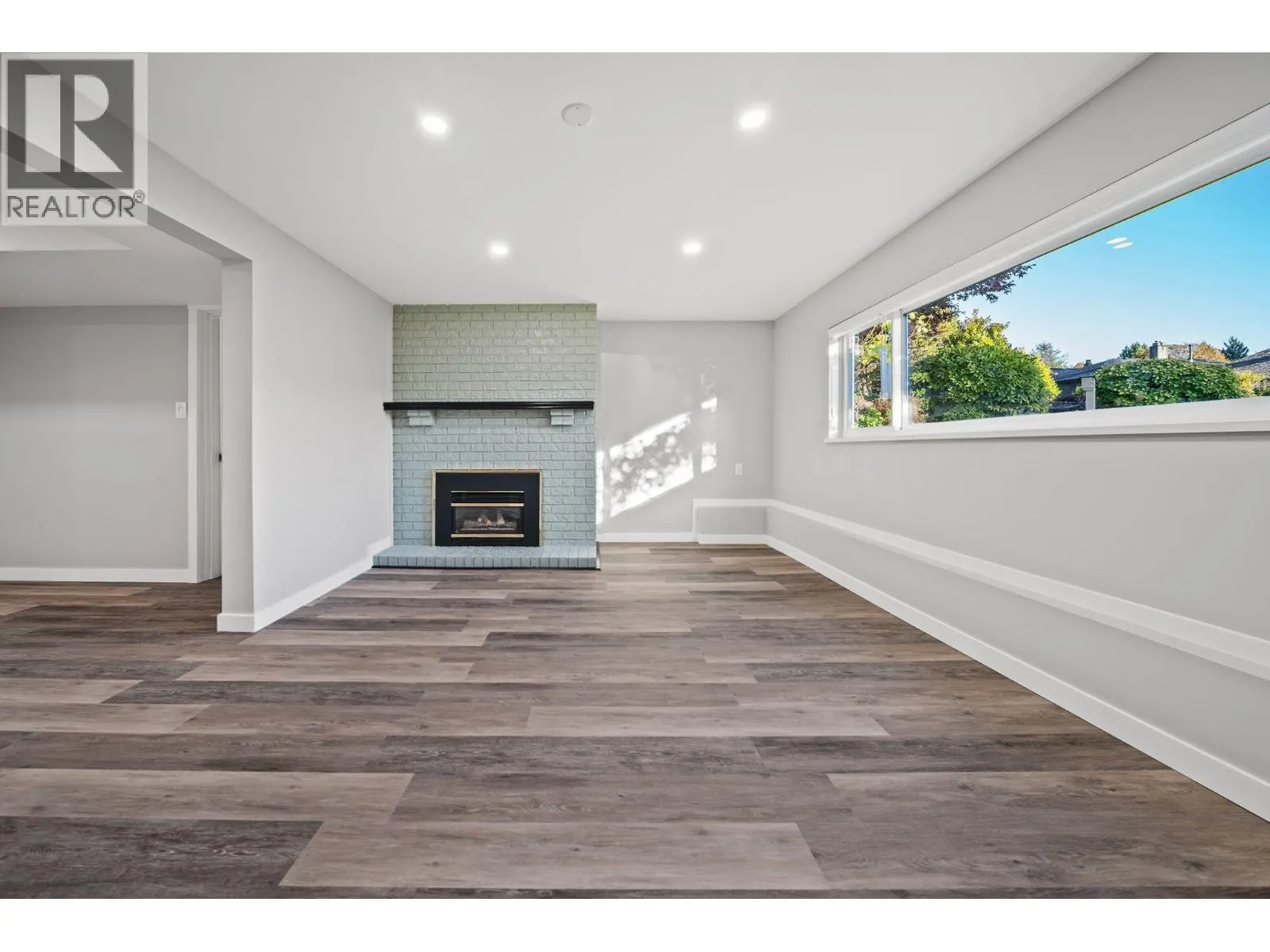 338 W 21ST STREET