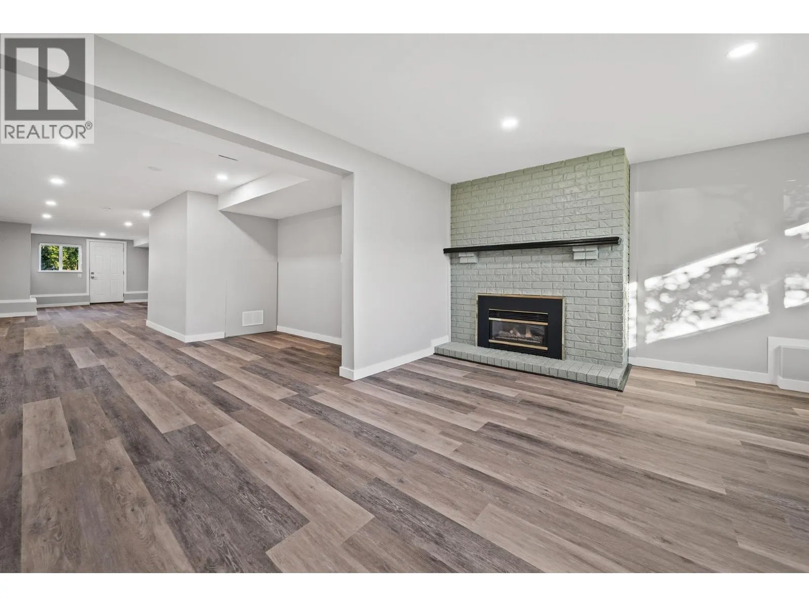 338 W 21ST STREET