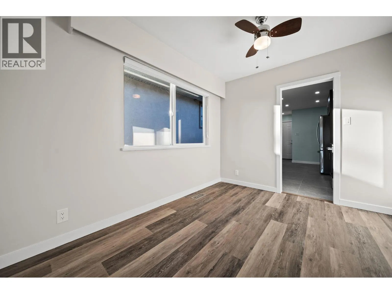 338 W 21ST STREET