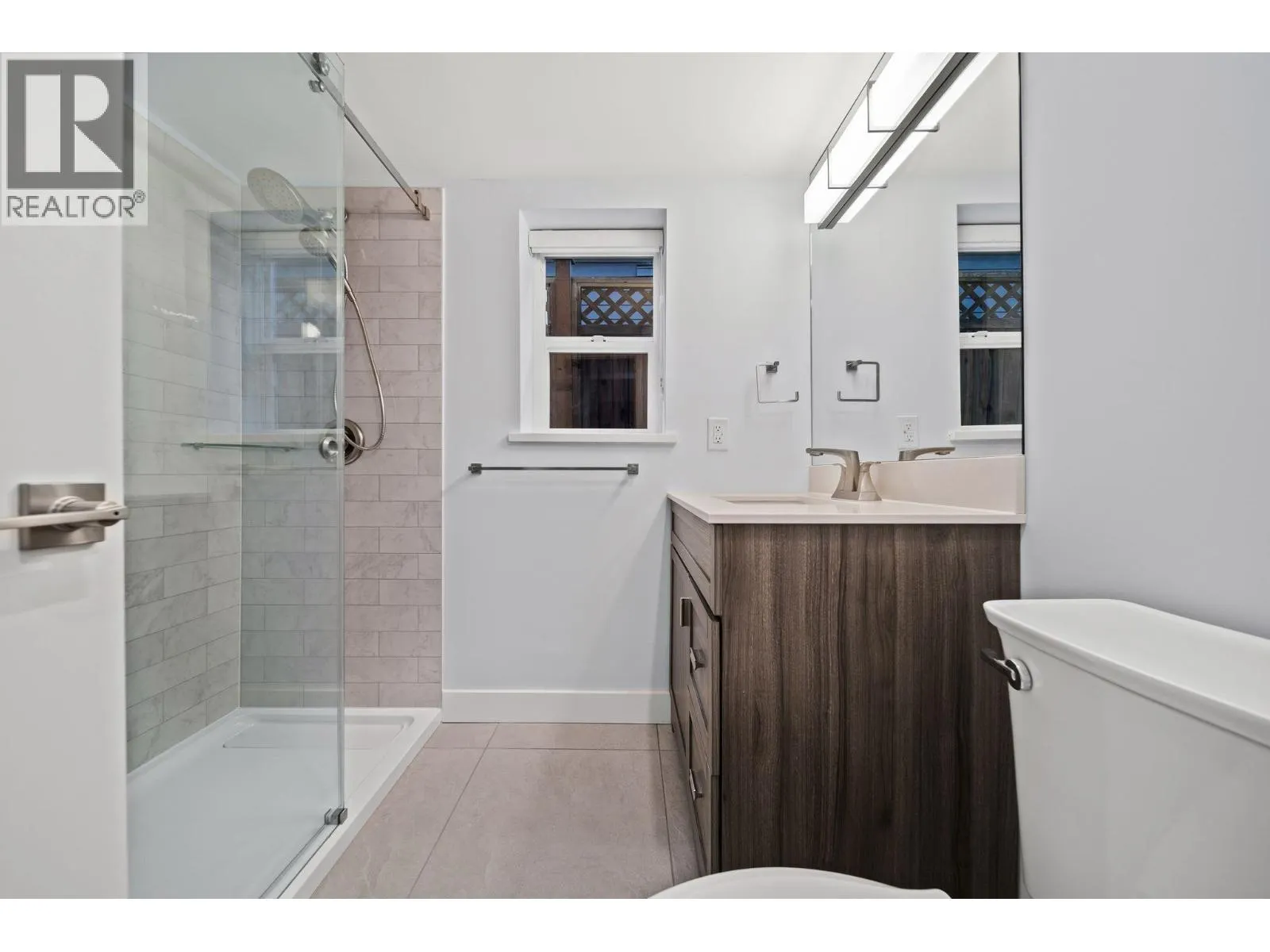 338 W 21ST STREET