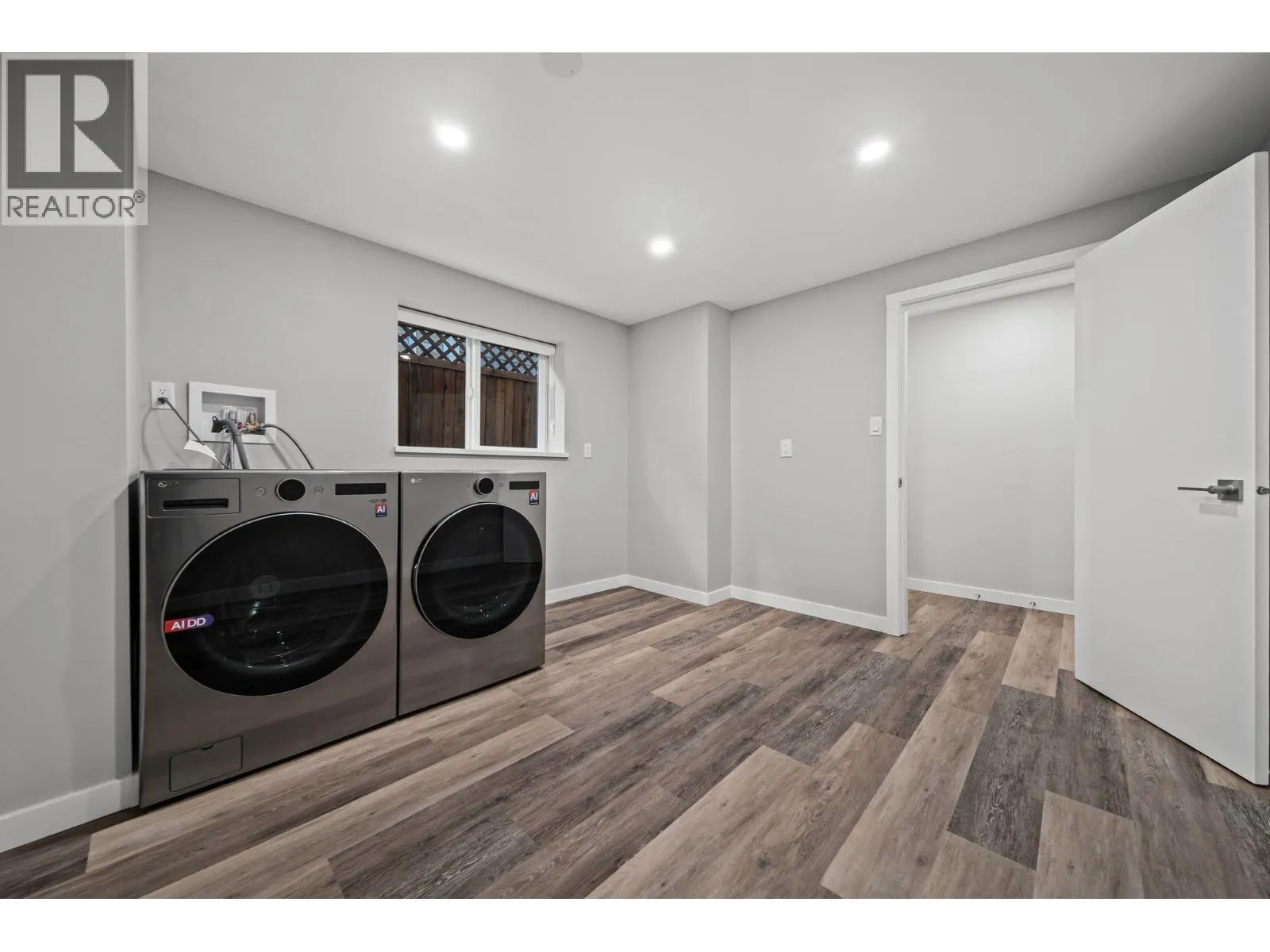 338 W 21ST STREET