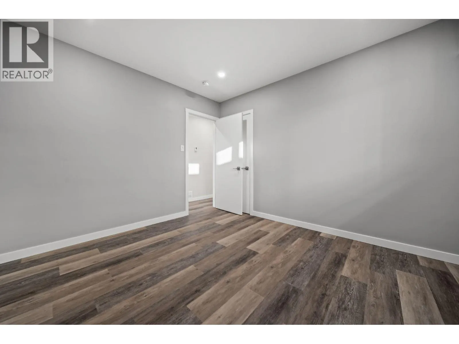 338 W 21ST STREET