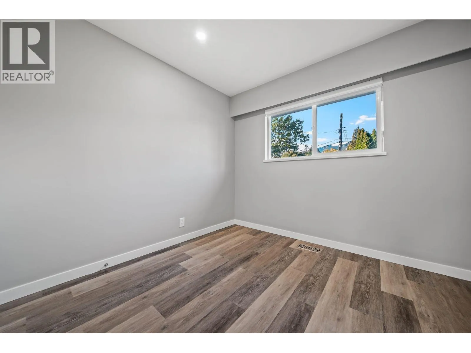 338 W 21ST STREET