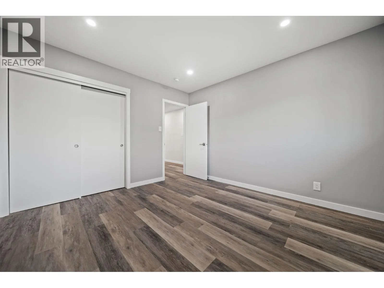 338 W 21ST STREET