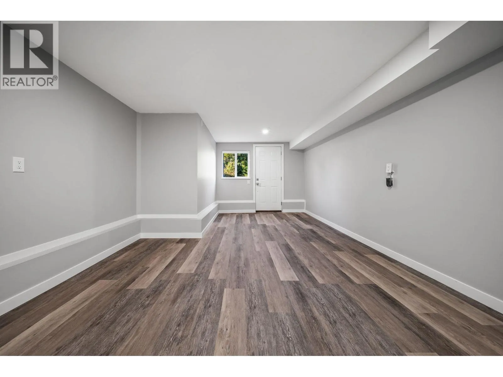 338 W 21ST STREET