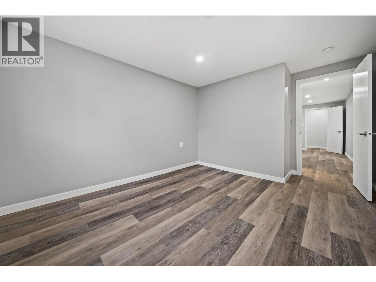 338 W 21ST STREET