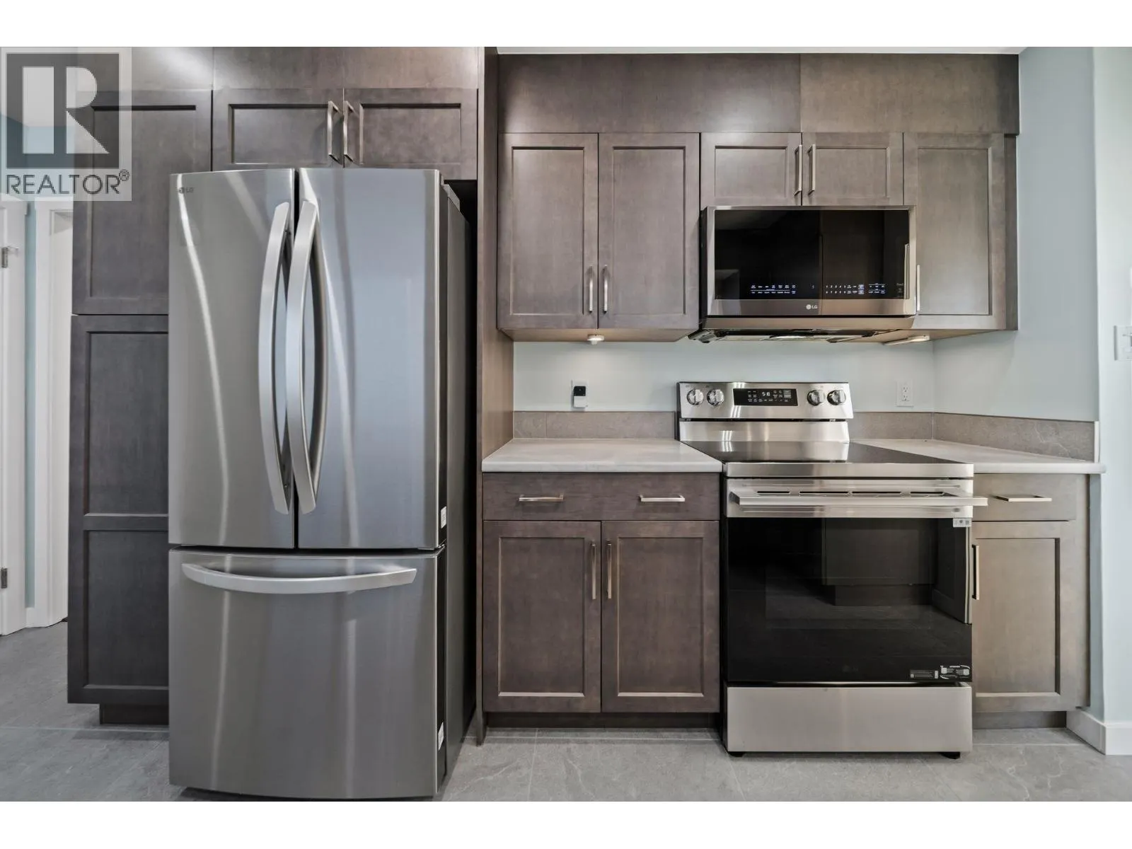 338 W 21ST STREET