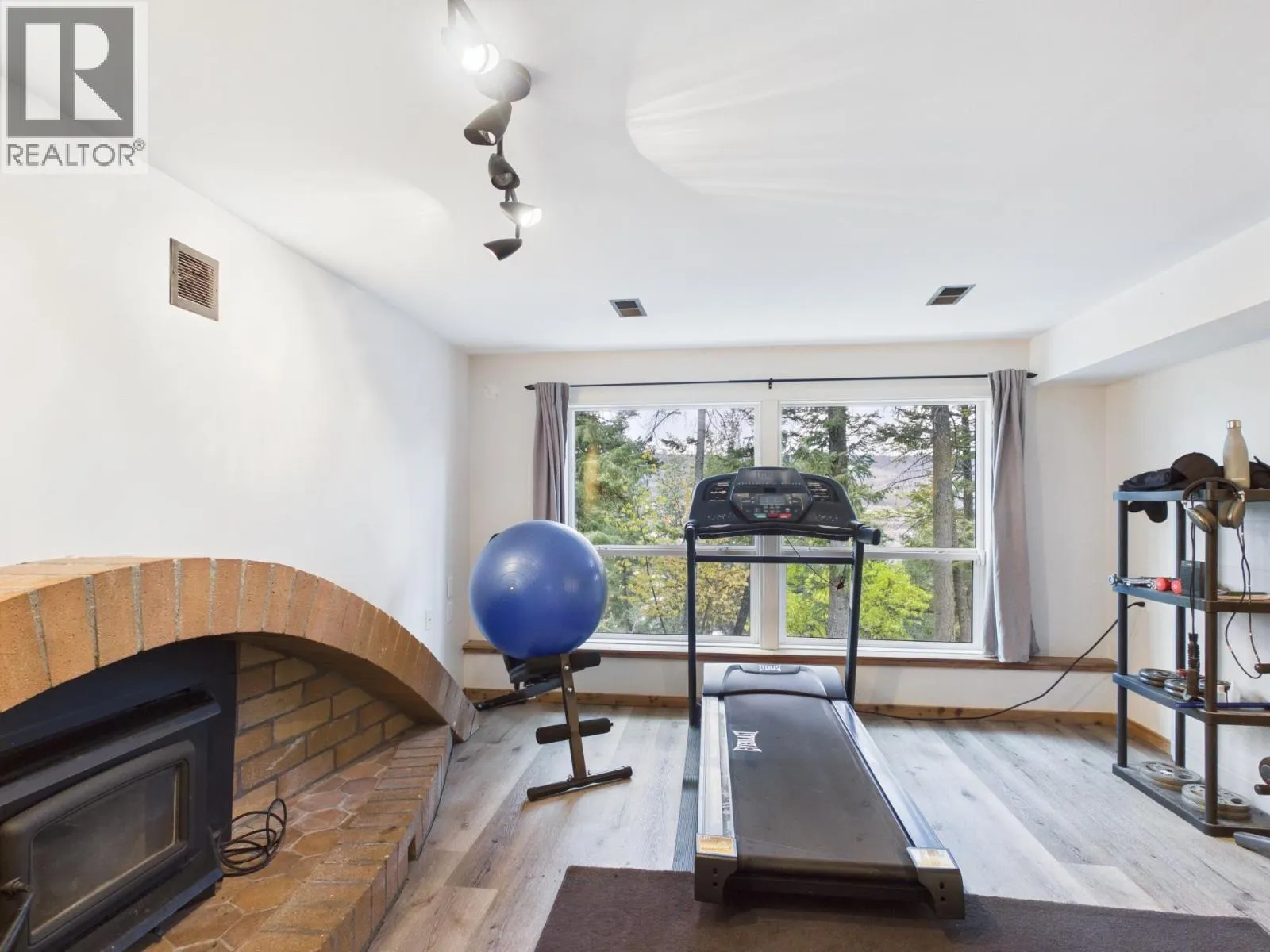 1140 TOWER CRESCENT