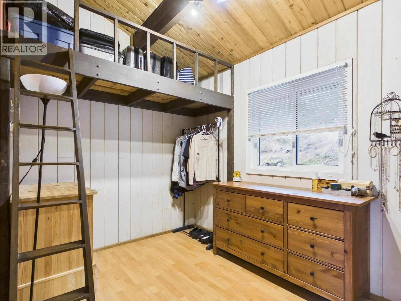 1140 TOWER CRESCENT