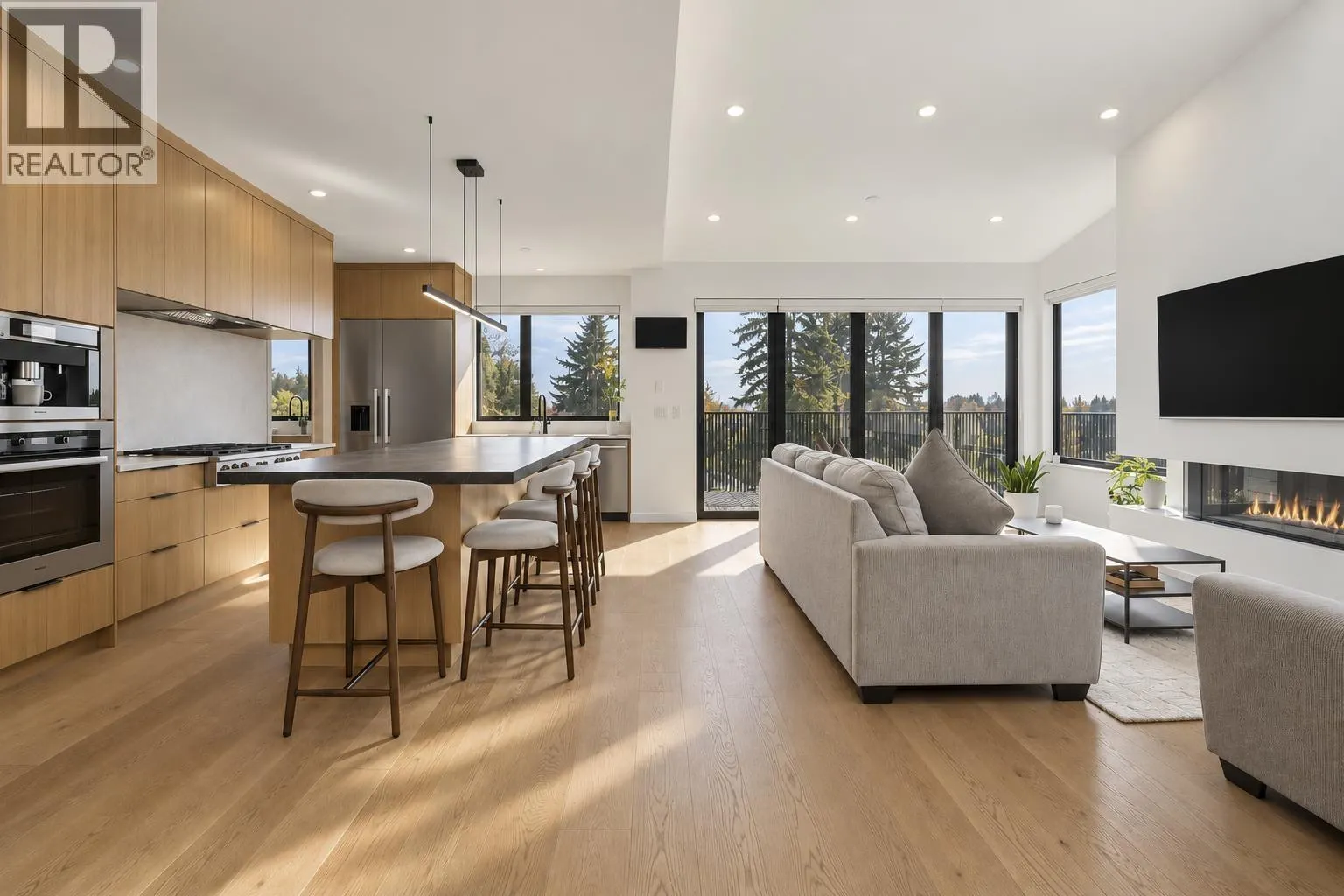 366 W 25TH STREET