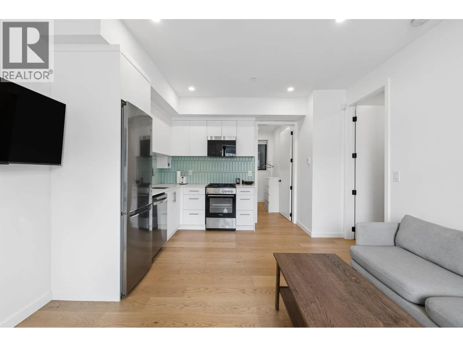 366 W 25TH STREET