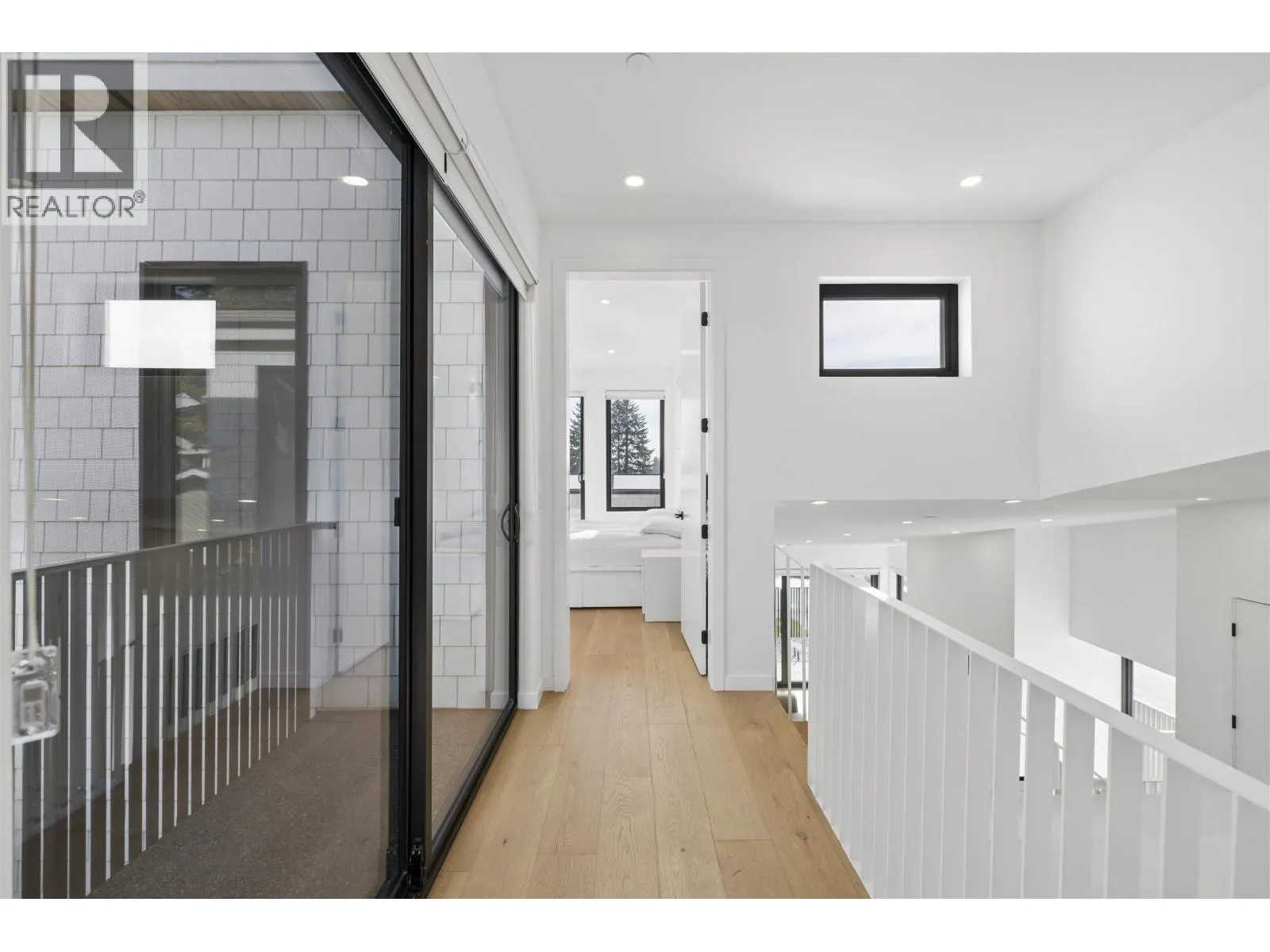 366 W 25TH STREET