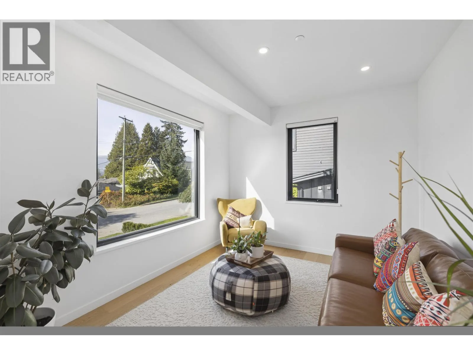 366 W 25TH STREET