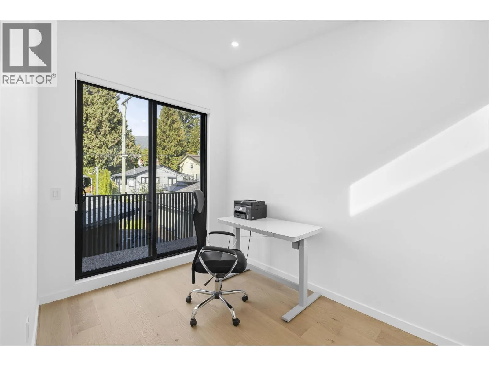 366 W 25TH STREET