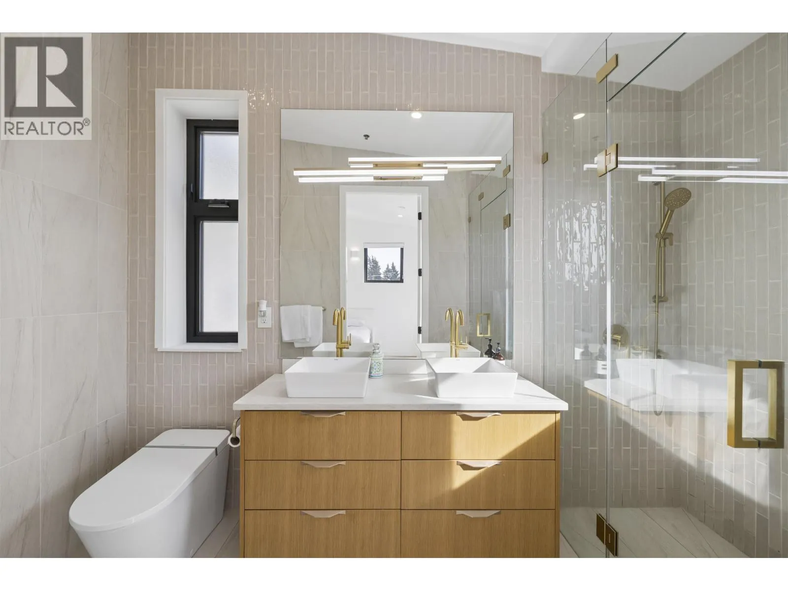 366 W 25TH STREET