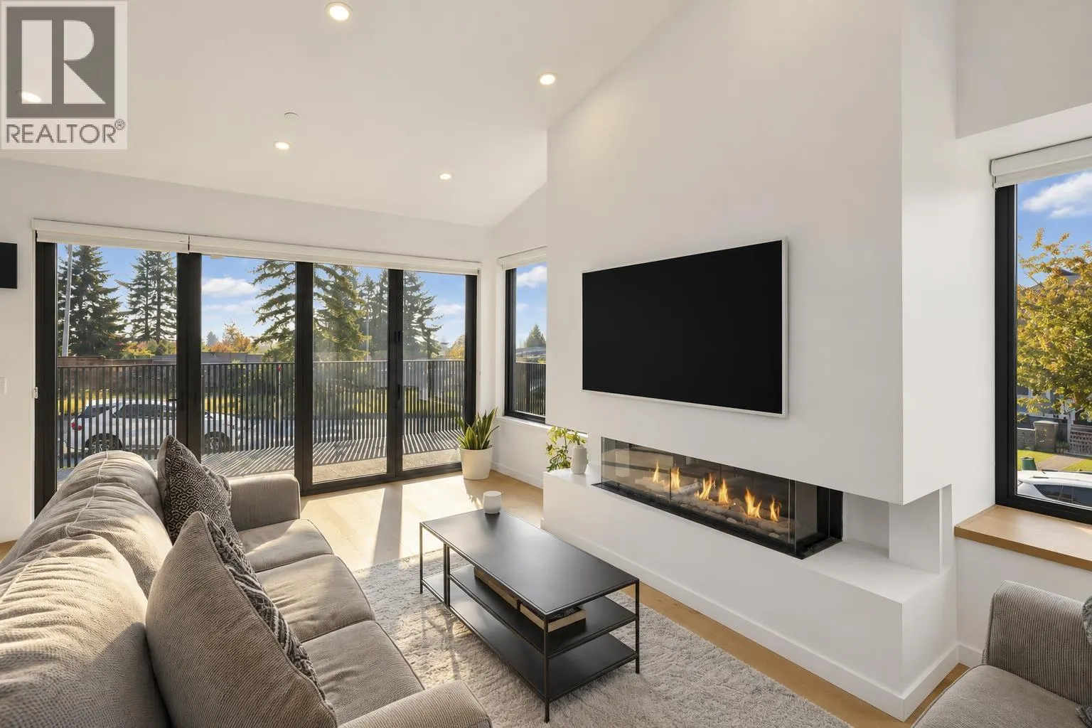 366 W 25TH STREET