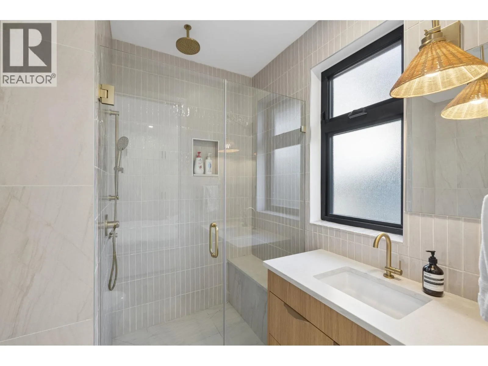 366 W 25TH STREET