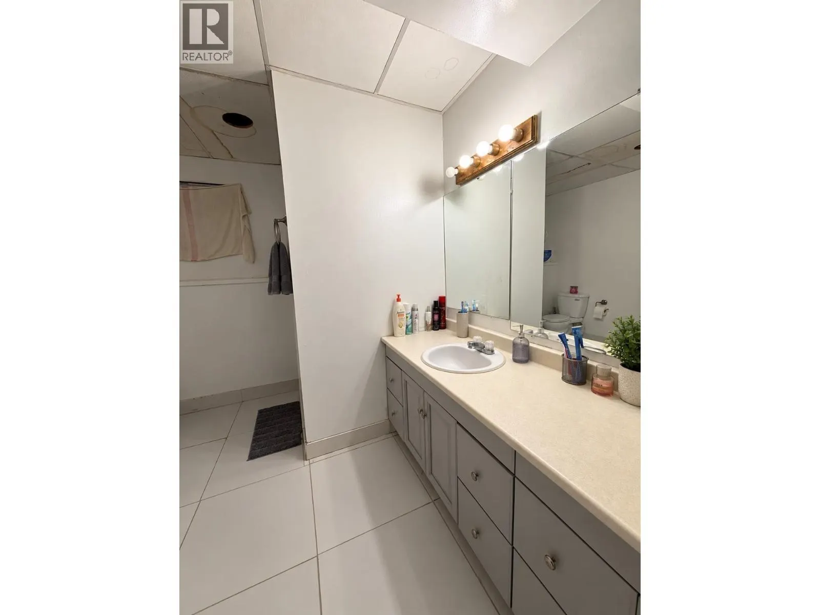 1075 MOXON PLACE
