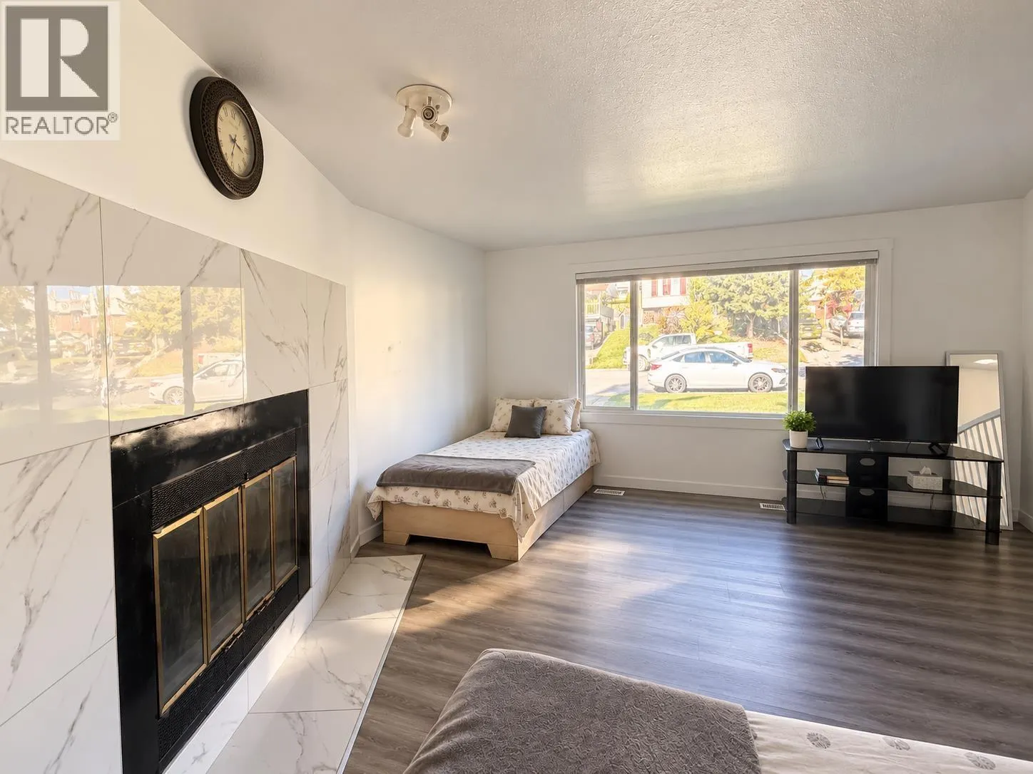 1075 MOXON PLACE