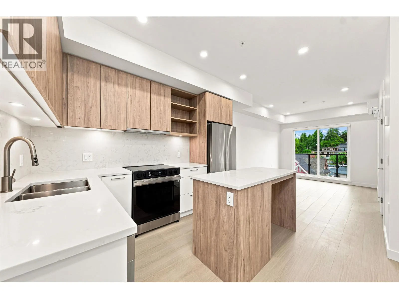 606 82 FIRST STREET