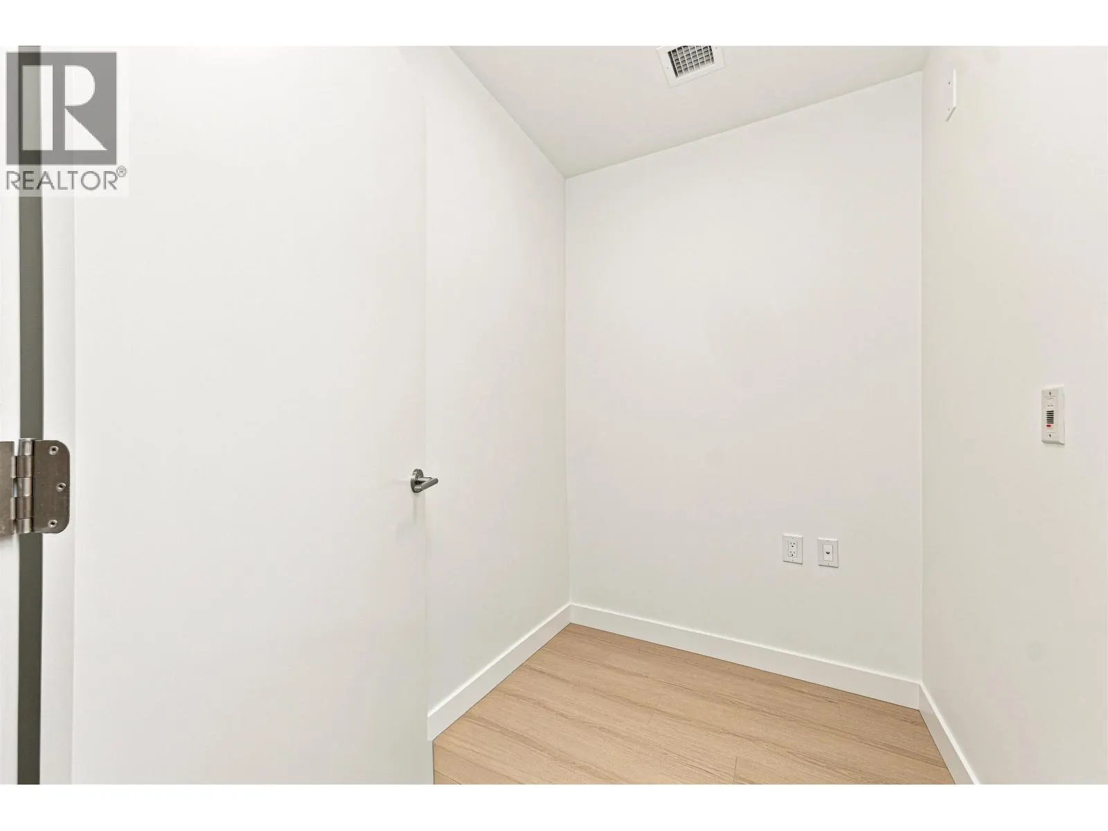 606 82 FIRST STREET