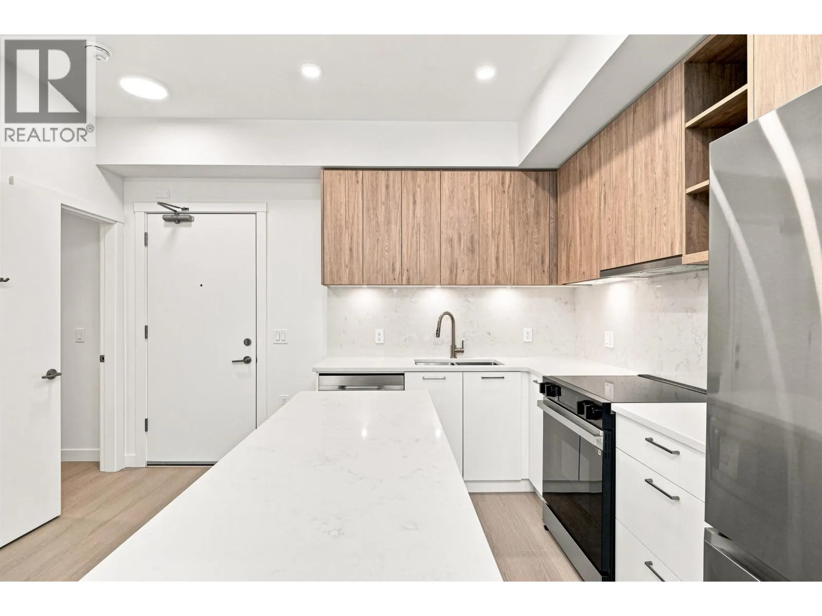 606 82 FIRST STREET