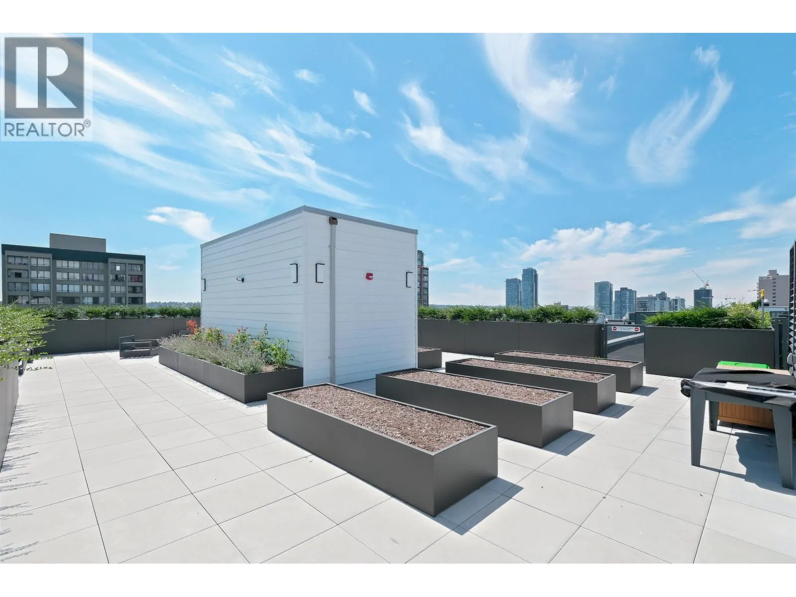 606 82 FIRST STREET