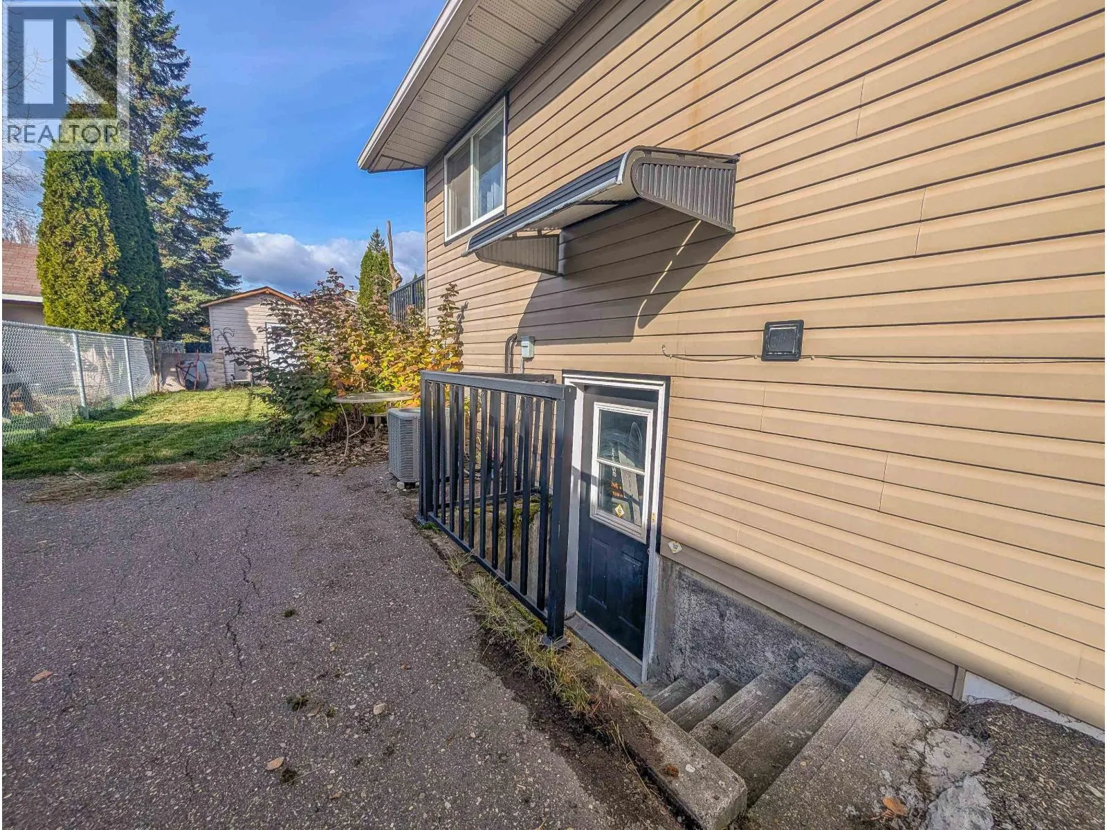 122 DUNCAN PLACE