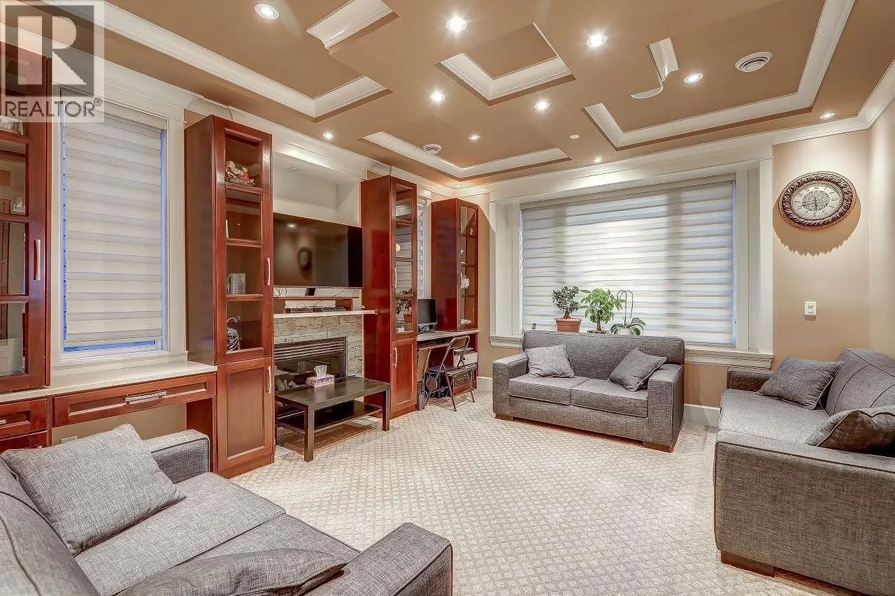 66 W 44TH AVENUE